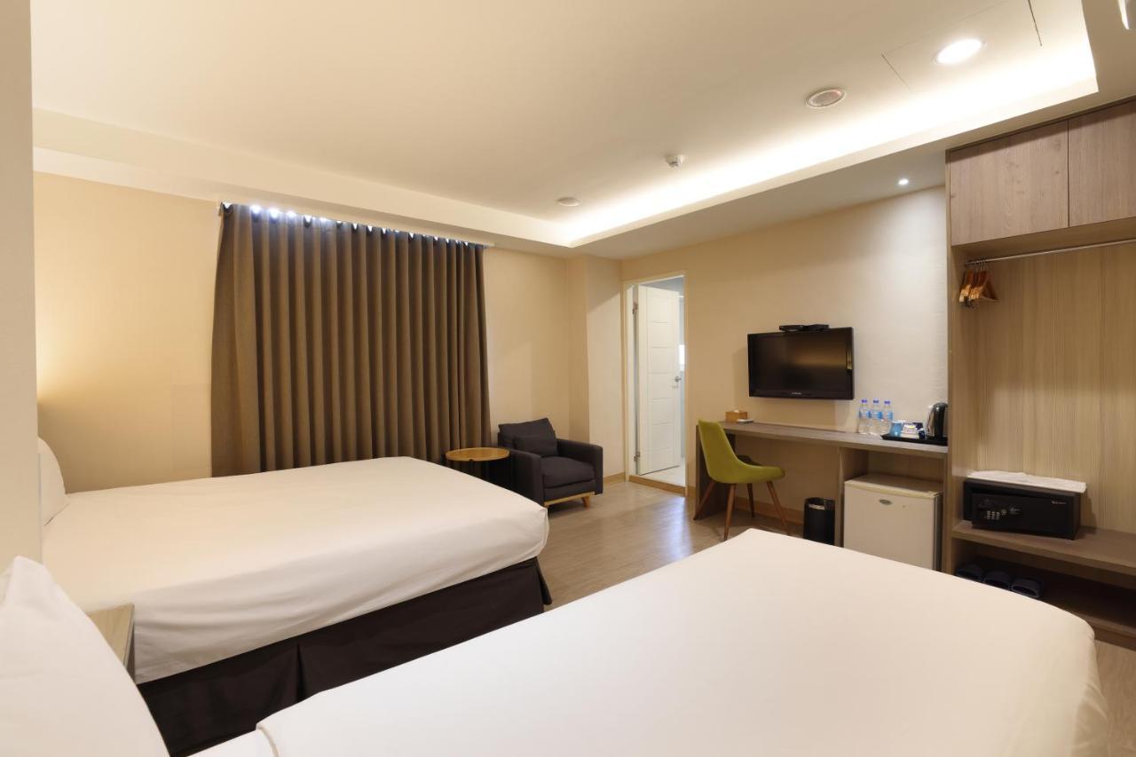 เอฟ โฮเต็ล หัวเหลียน จงเซียว Hotel เมืองฮวาเหลียน ภายนอก รูปภาพ