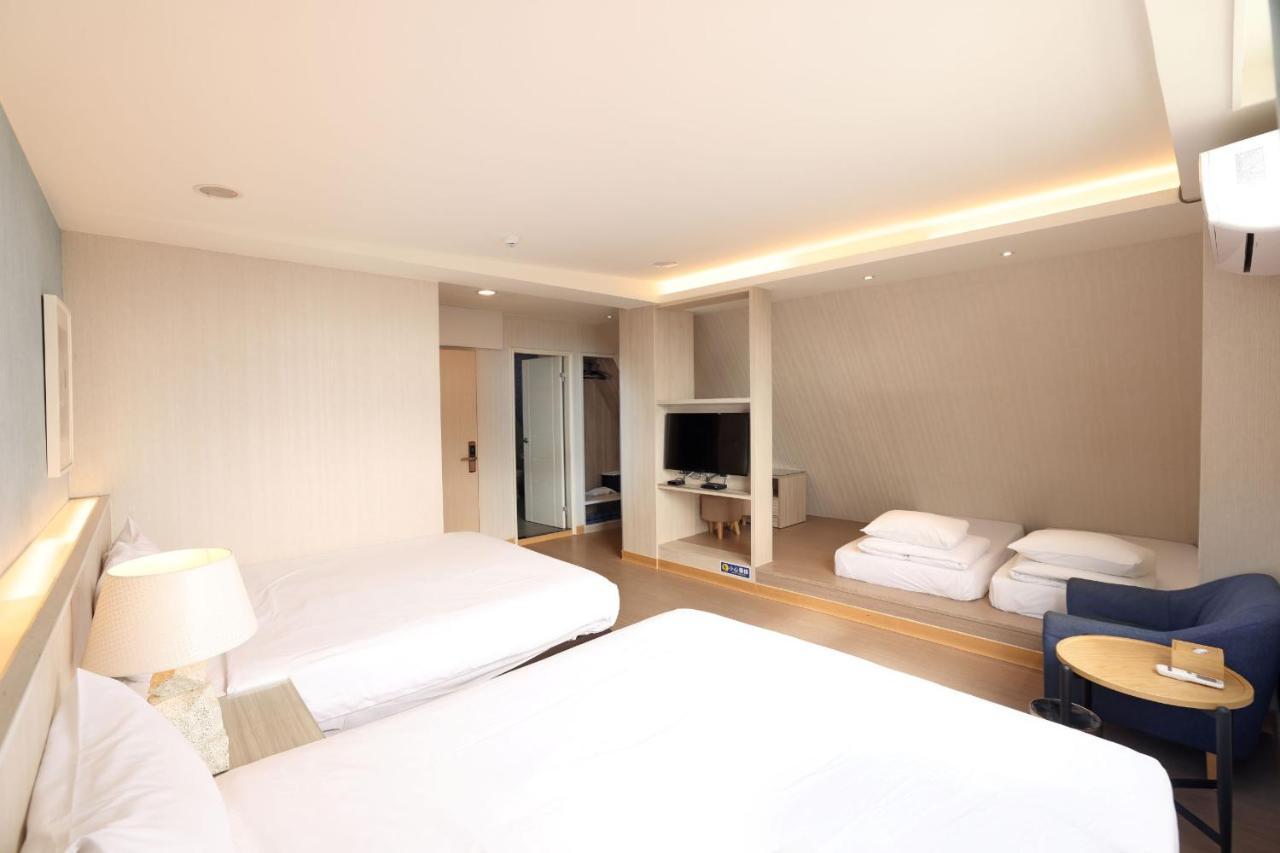 เอฟ โฮเต็ล หัวเหลียน จงเซียว Hotel เมืองฮวาเหลียน ภายนอก รูปภาพ