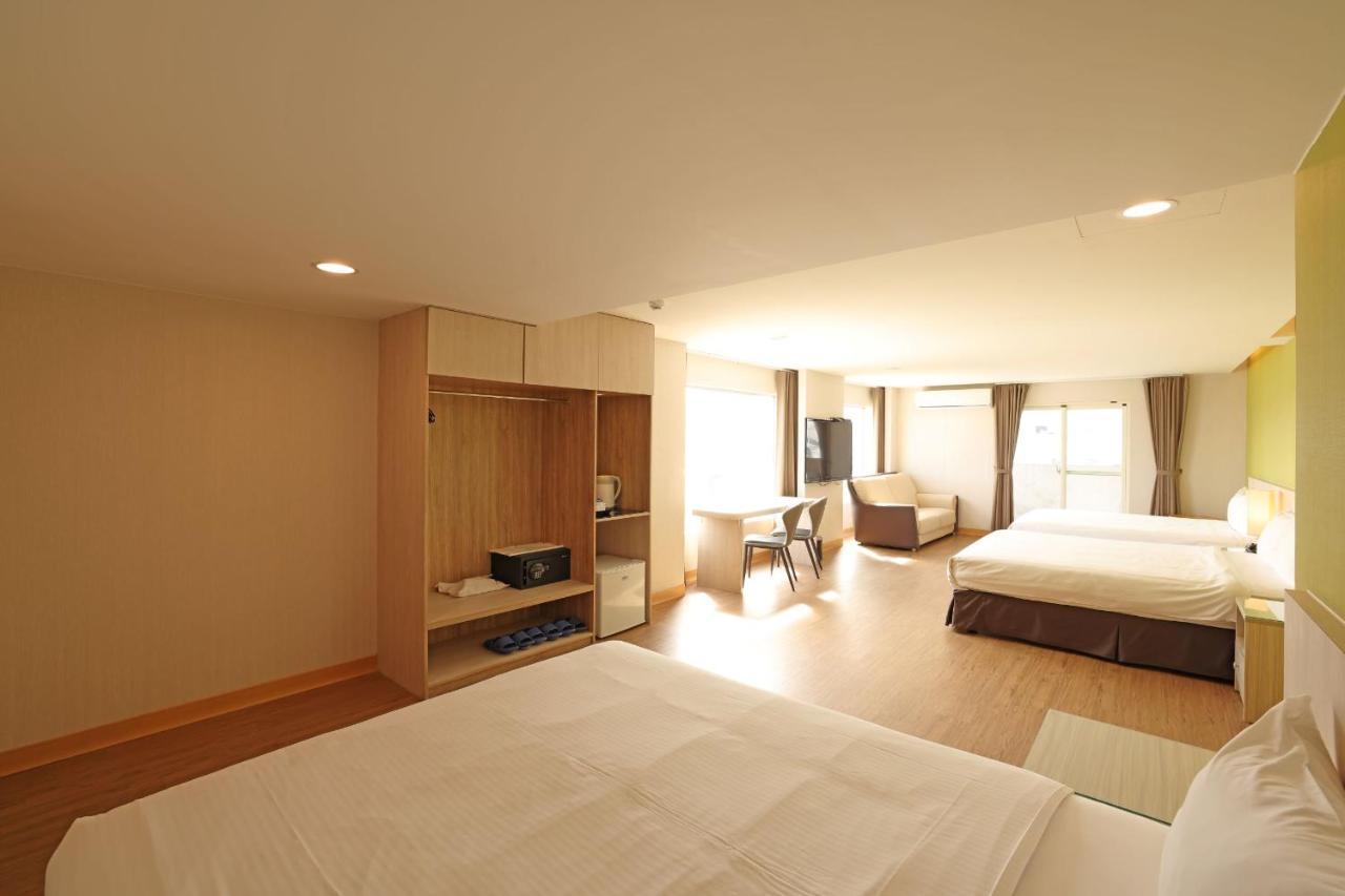 เอฟ โฮเต็ล หัวเหลียน จงเซียว Hotel เมืองฮวาเหลียน ภายนอก รูปภาพ