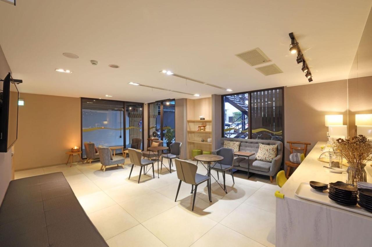 เอฟ โฮเต็ล หัวเหลียน จงเซียว Hotel เมืองฮวาเหลียน ภายนอก รูปภาพ