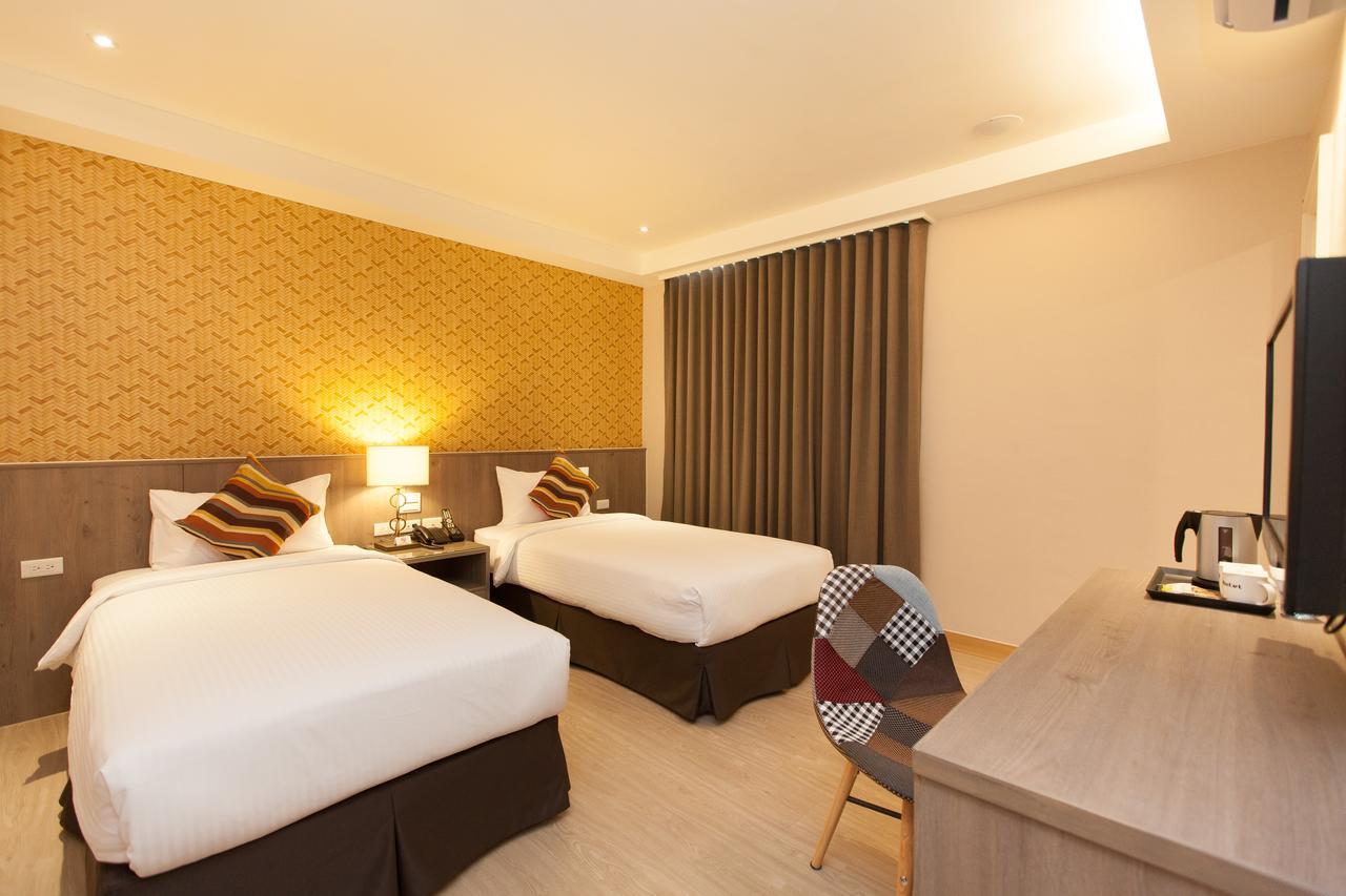 เอฟ โฮเต็ล หัวเหลียน จงเซียว Hotel เมืองฮวาเหลียน ภายนอก รูปภาพ