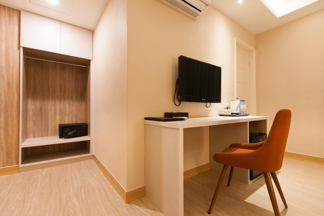 เอฟ โฮเต็ล หัวเหลียน จงเซียว Hotel เมืองฮวาเหลียน ภายนอก รูปภาพ