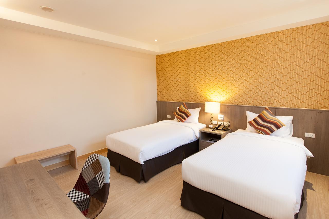เอฟ โฮเต็ล หัวเหลียน จงเซียว Hotel เมืองฮวาเหลียน ภายนอก รูปภาพ